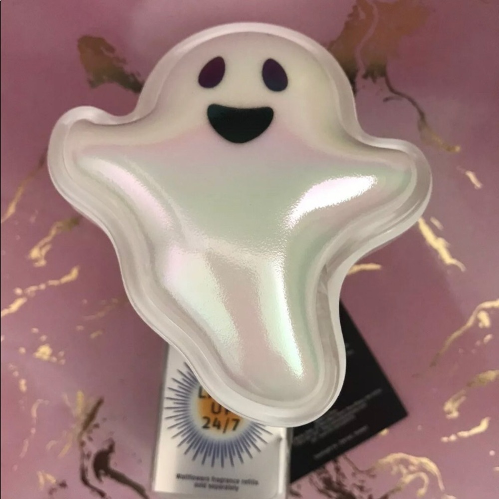 NEW Spooky Ghost Bath & Body Works Wallflower Plug